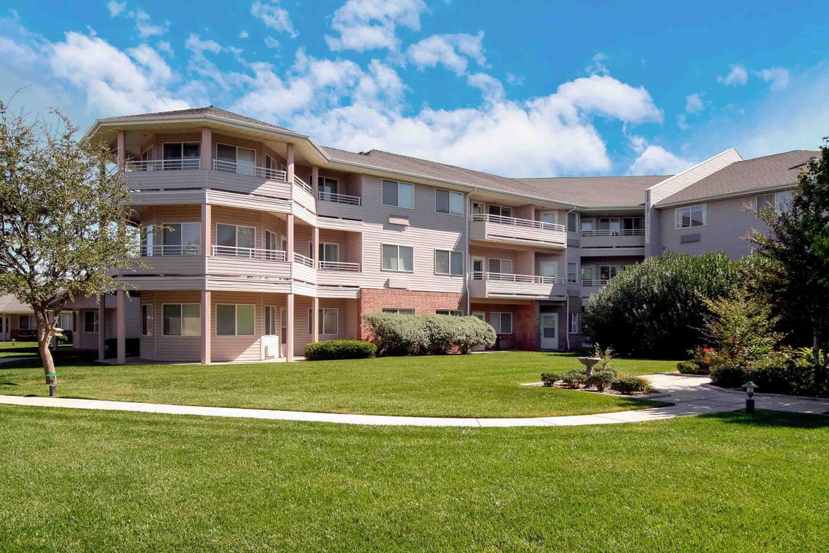 Polo Park Estates (UPDATED) Get Pricing, See 36 Photos & See Floor